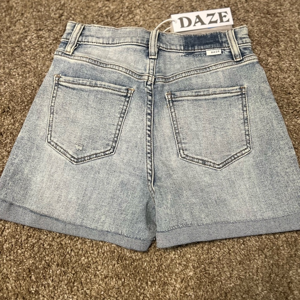 🌻Blue Jean Shorts with Distressed Cuffed Hem🌻 - Picture 4 of 4